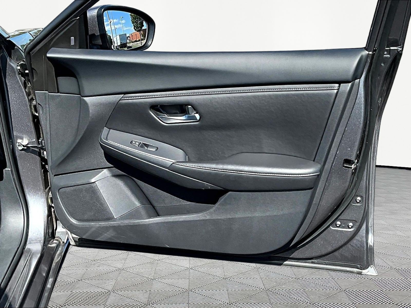 Used 2025 Nissan Sentra SV FWD image 28