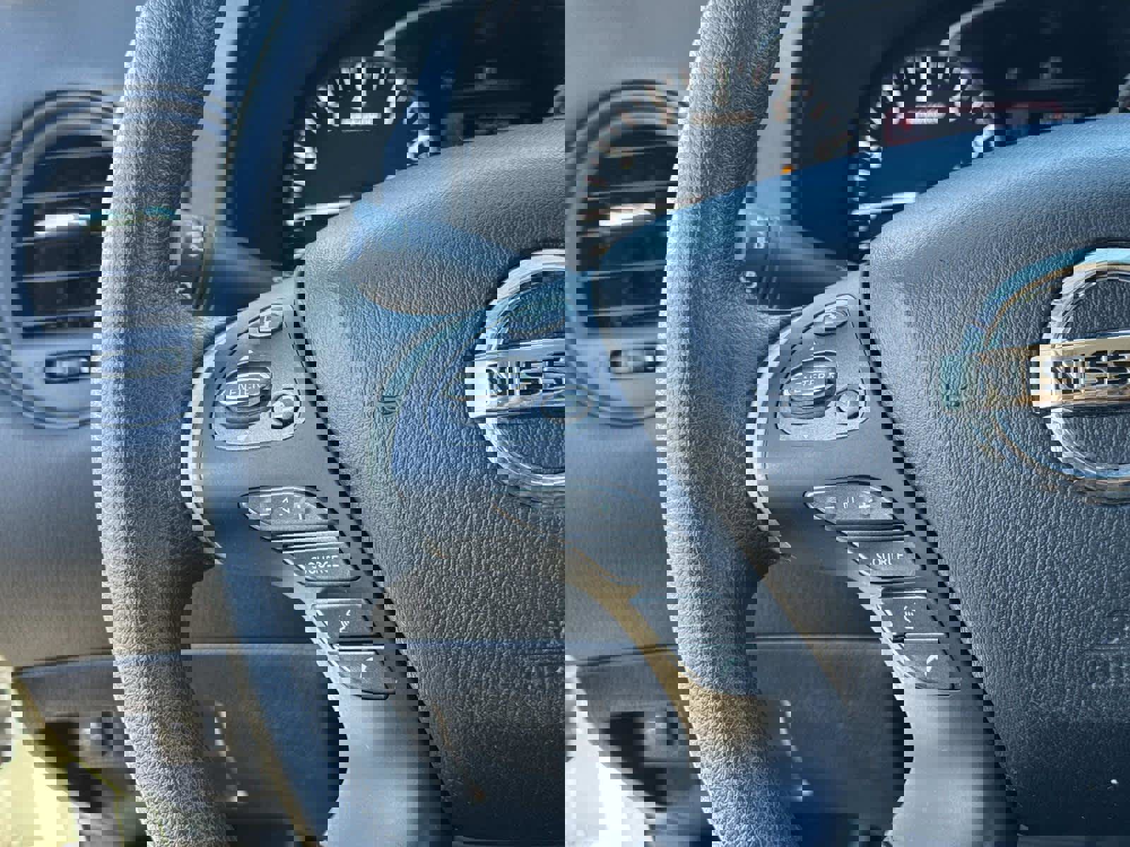 Used 2020 Nissan Pathfinder S image 31