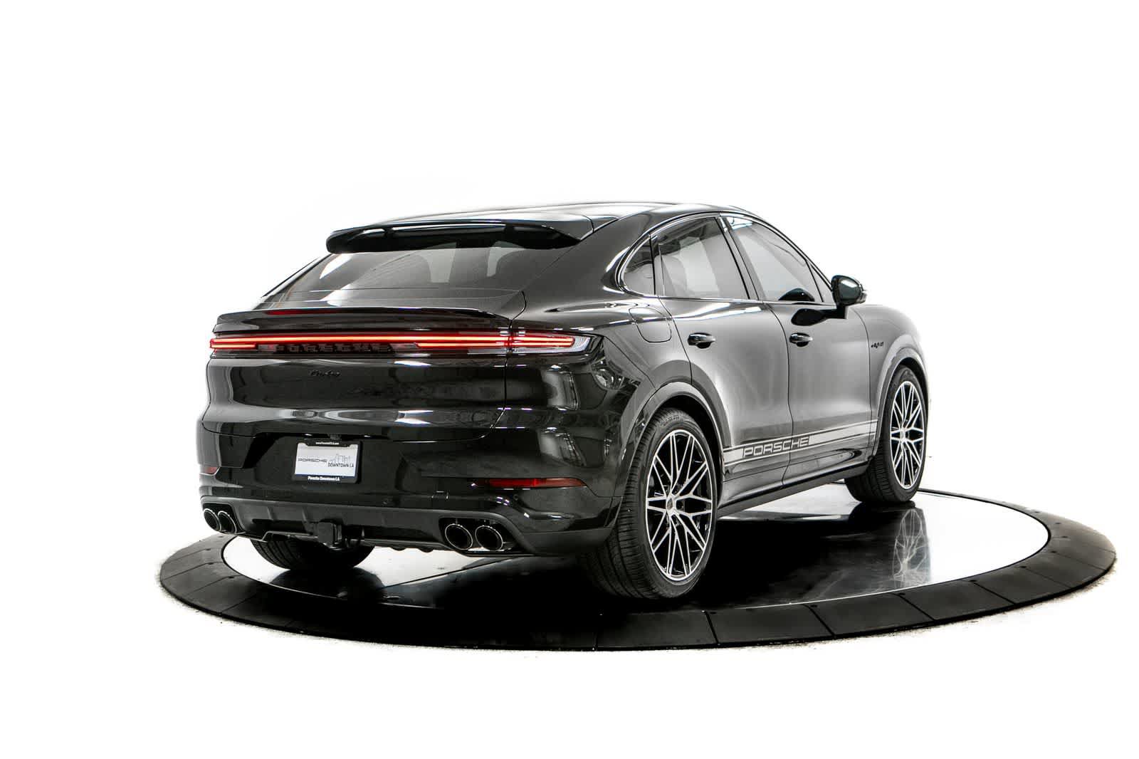 Certified 2025 Porsche Cayenne Turbo AWD/4WD image 7