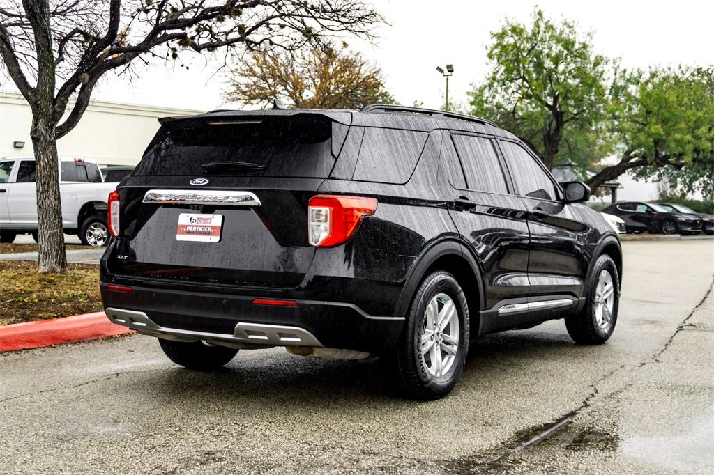 Used 2023 Ford Explorer XLT w/ Equipment Group 202A image 5