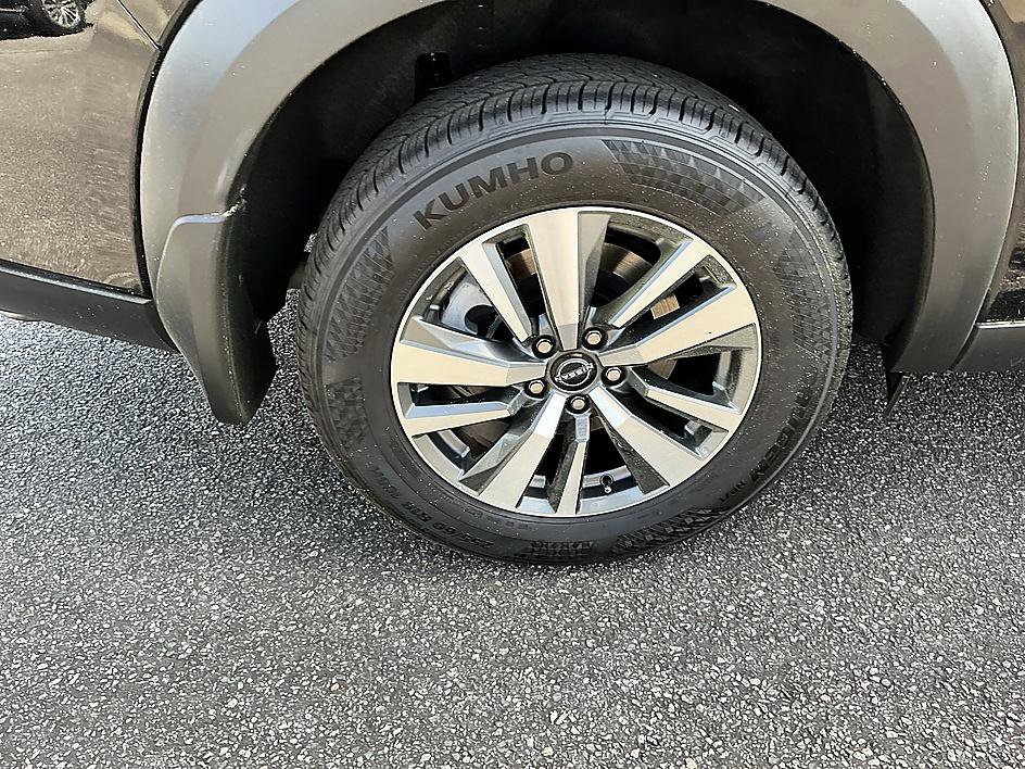 Certified 2025 Nissan Pathfinder SL image 9