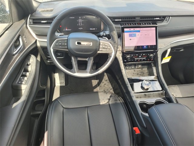 New 2025 Jeep Grand Cherokee Limited image 8