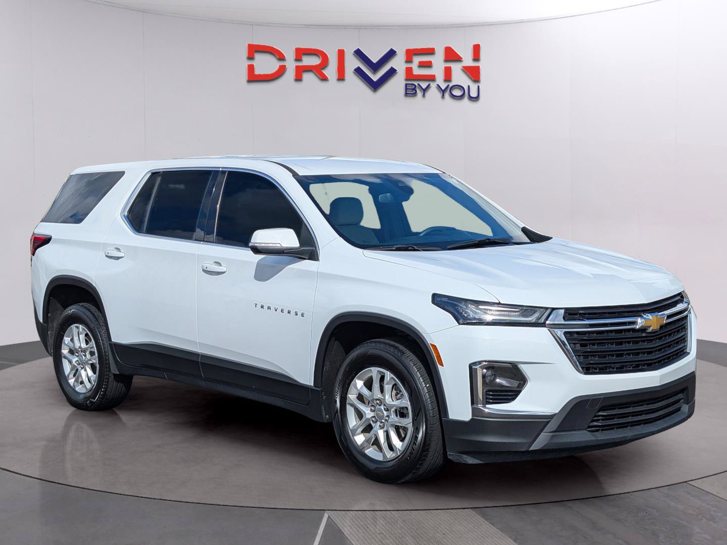 Used 2024 Chevrolet Traverse LS w/ Safety Package FWD image 7