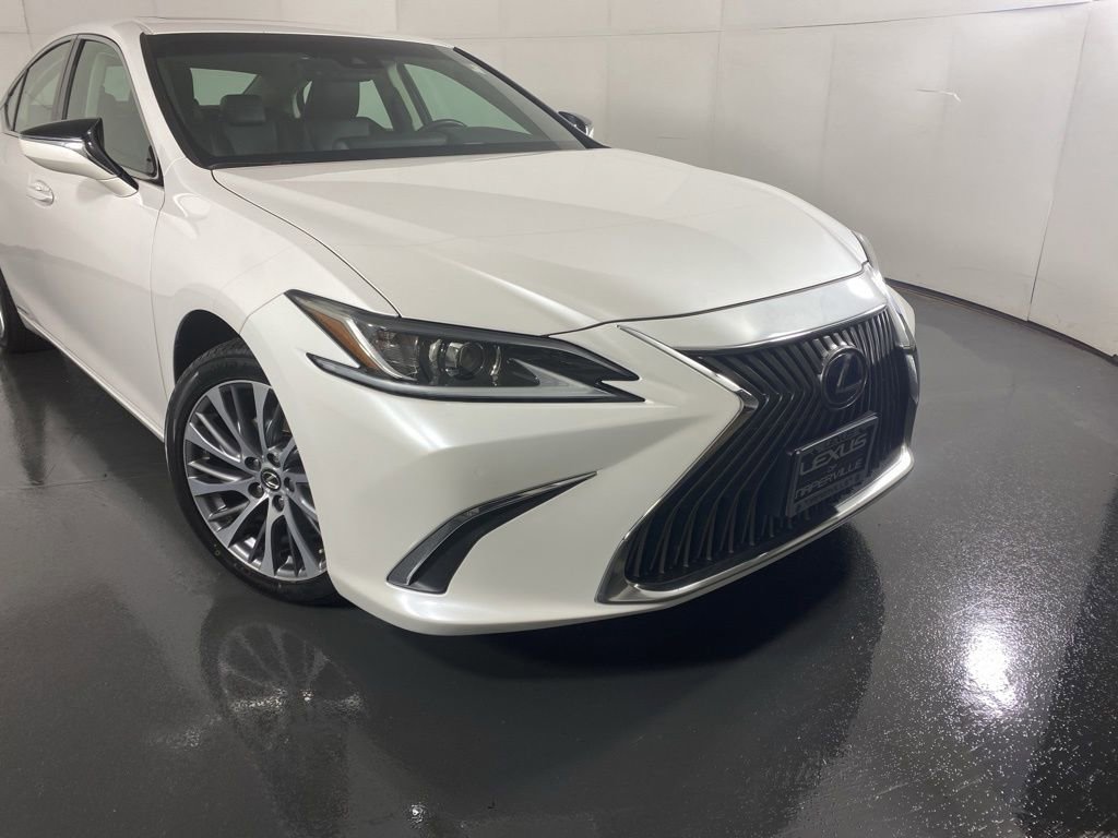Used 2020 Lexus ES 300h w/ Premium Package image 2