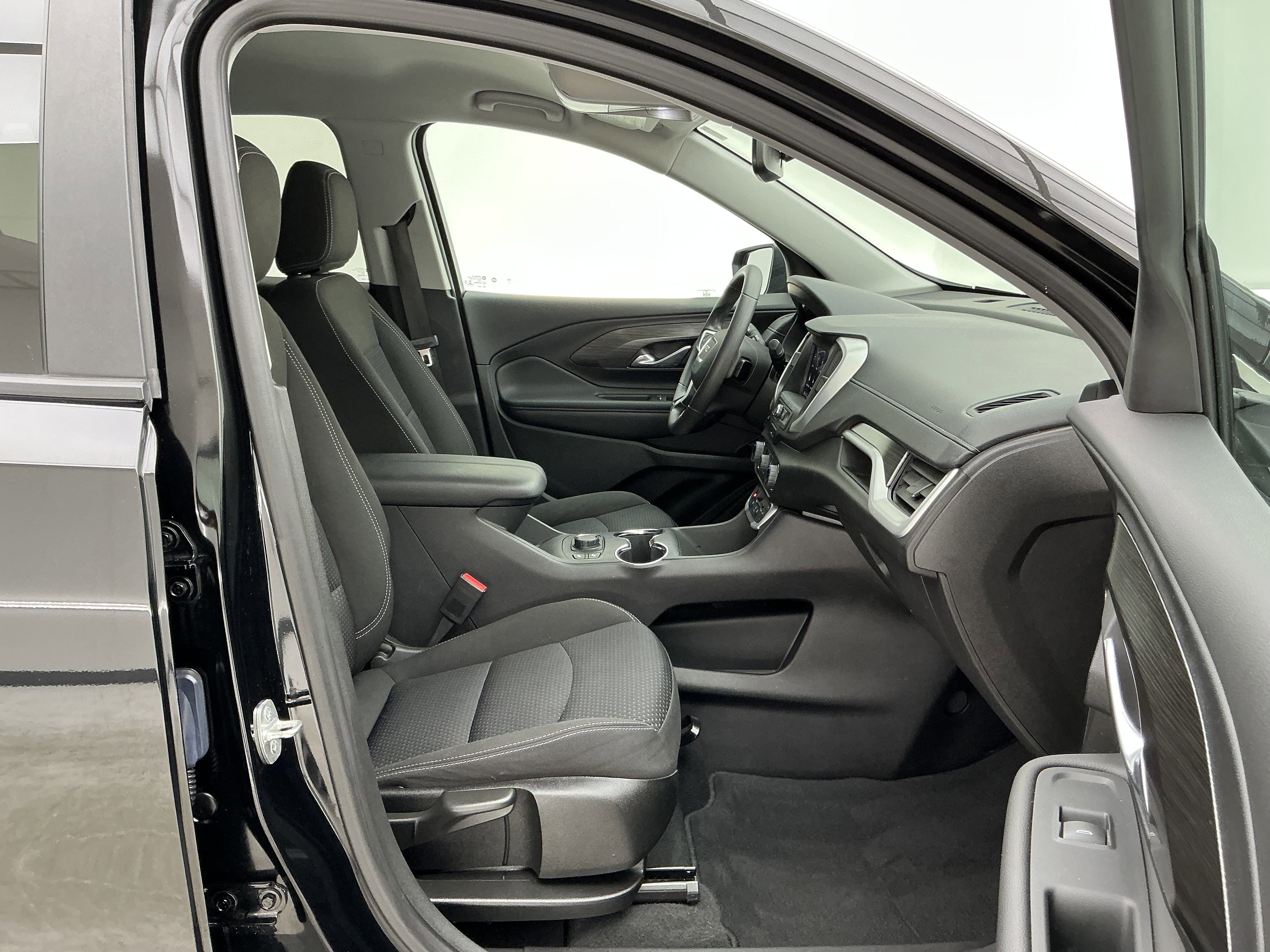 Used 2022 GMC Terrain SLE w/ Driver Convenience Package image 25