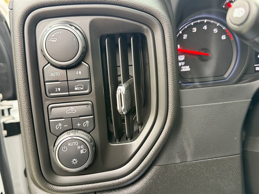 Used 2023 Chevrolet Silverado 1500 Custom image 18