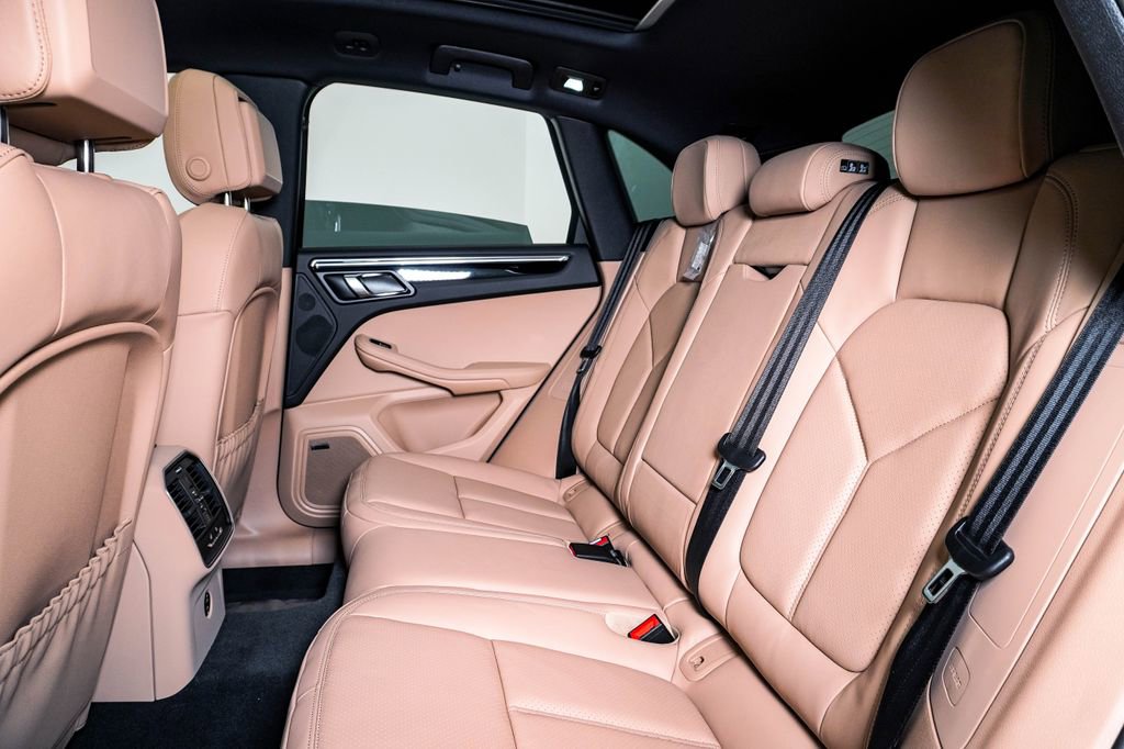New 2026 Porsche Macan AWD/4WD image 17