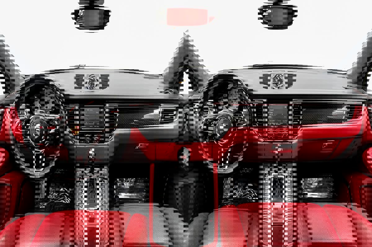 Used 2016 Porsche Macan Turbo AWD/4WD image 12