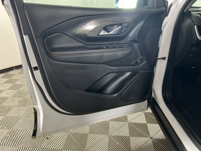 Used 2021 GMC Terrain SLT w/ Elevation Edition image 11
