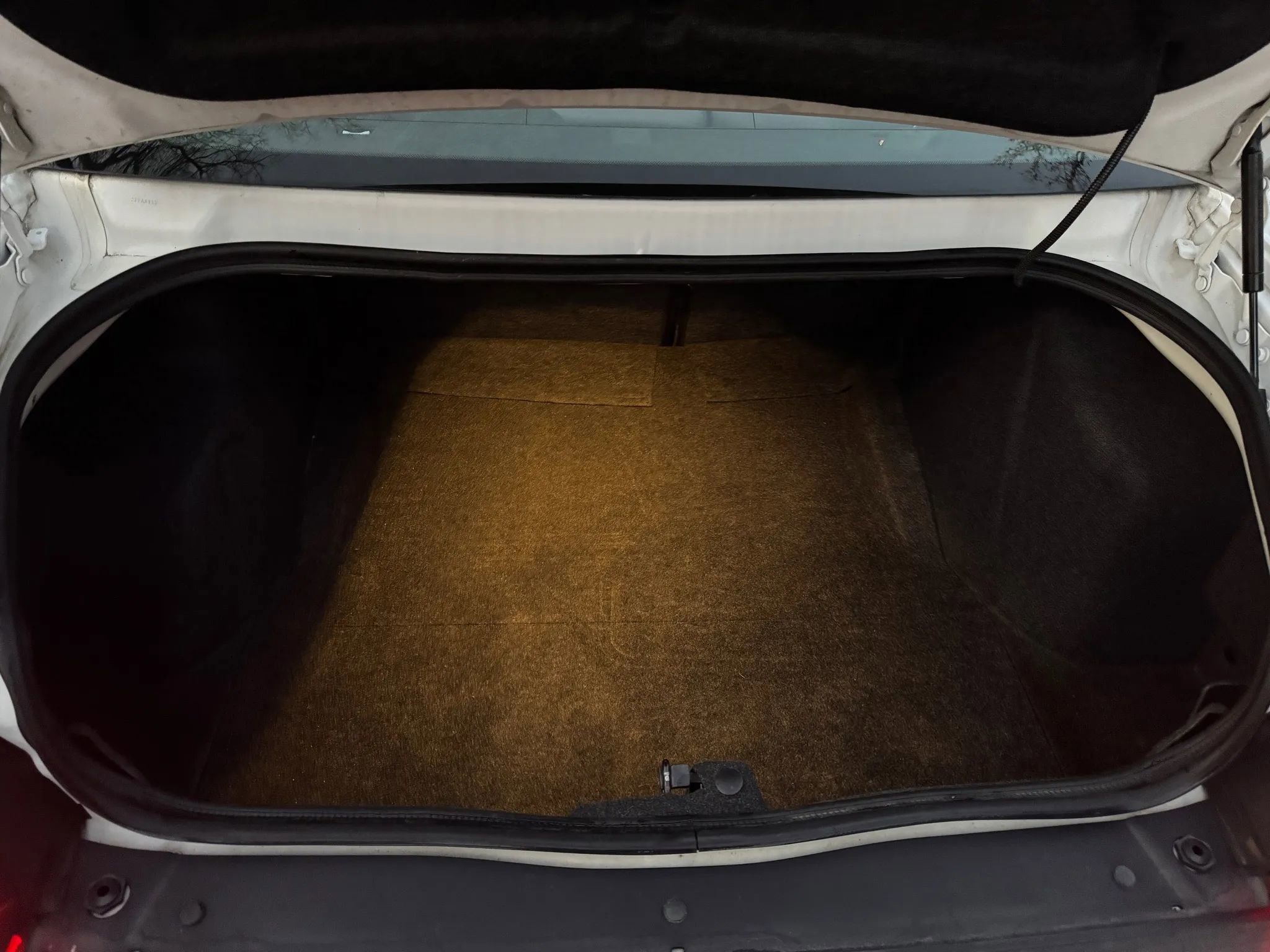 Used 2011 Dodge Challenger image 4