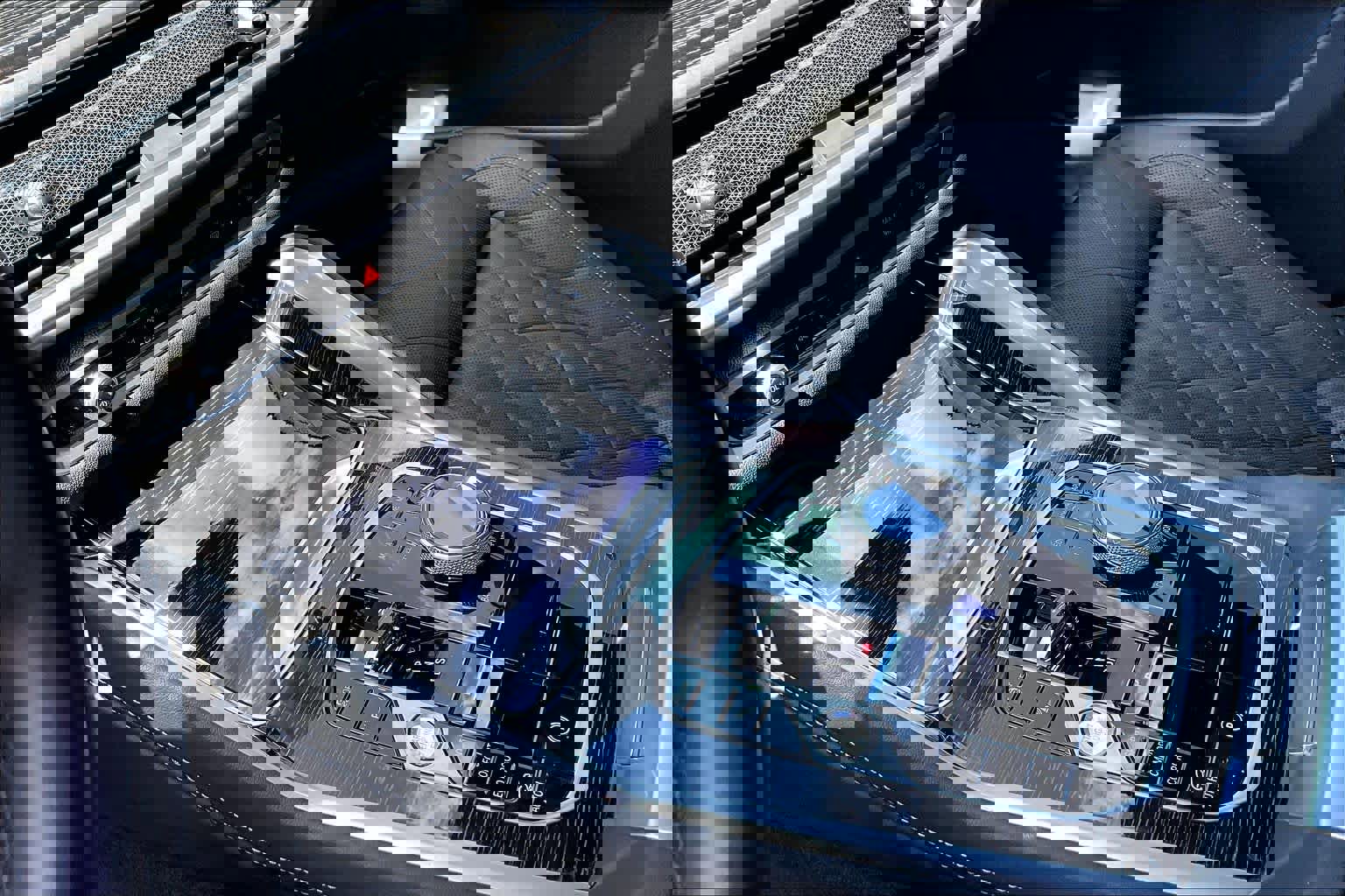 Used 2024 BMW X6 xDrive40i w/ Executive Package image 16