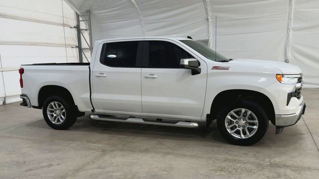 Used 2022 Chevrolet Silverado 1500 LT AWD/4WD image 6