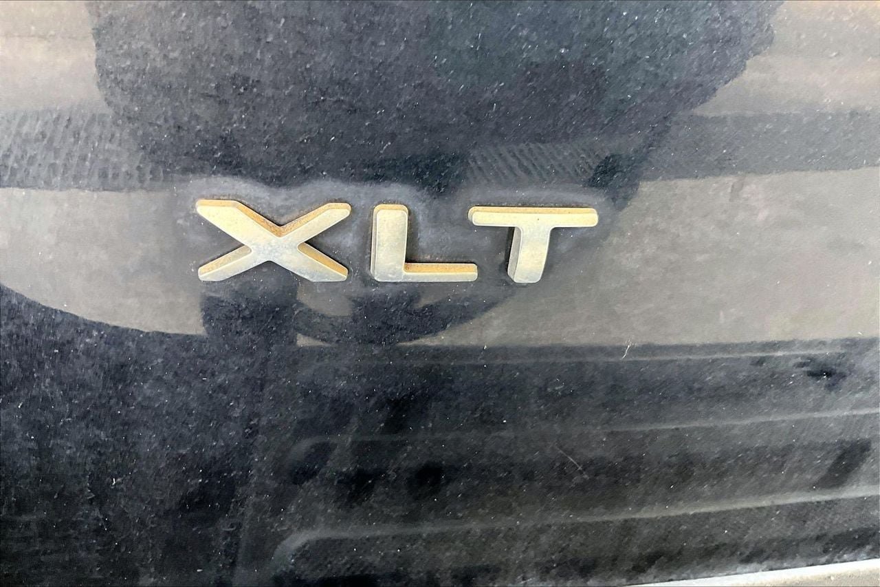 Used 2016 Ford Expedition XLT RWD image 9