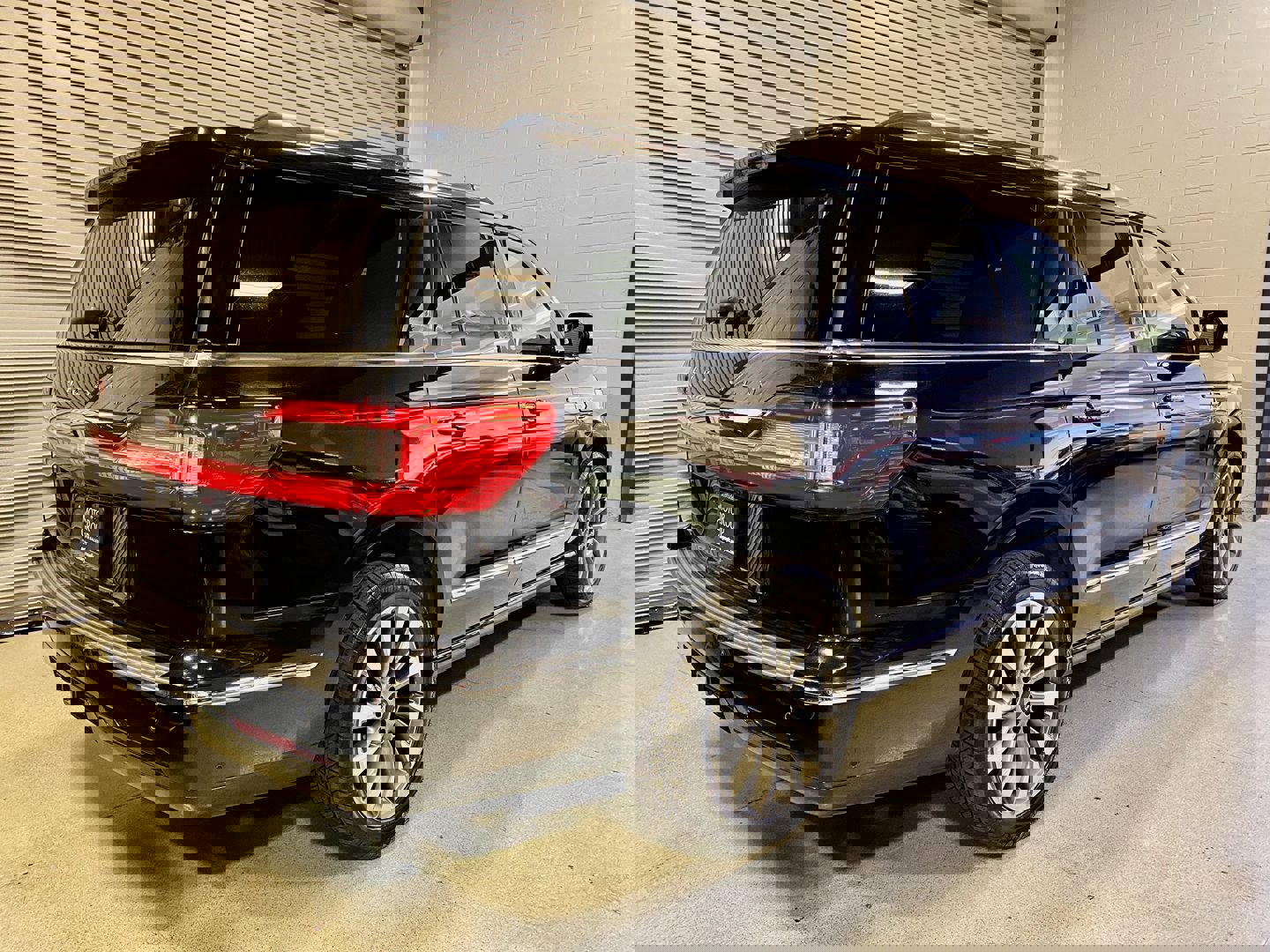 Used 2020 Lincoln Navigator L Reserve image 9