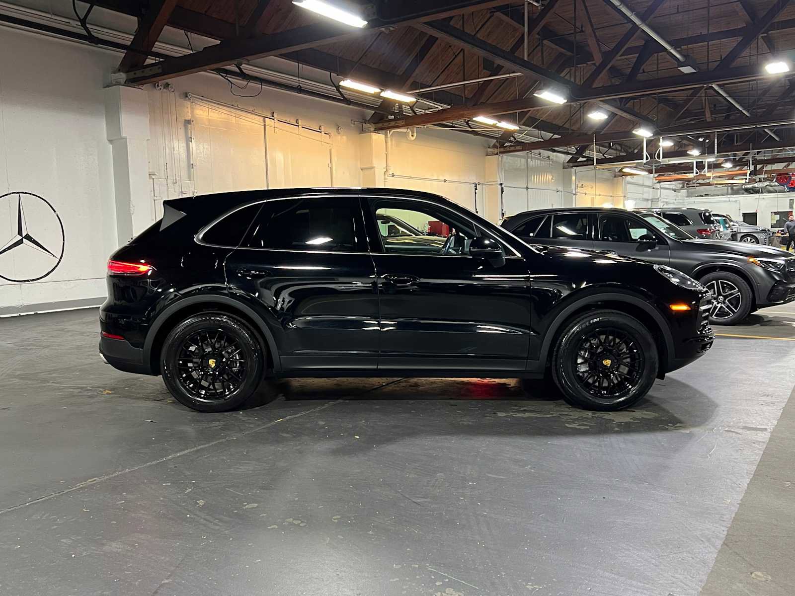 Used 2023 Porsche Cayenne image 2