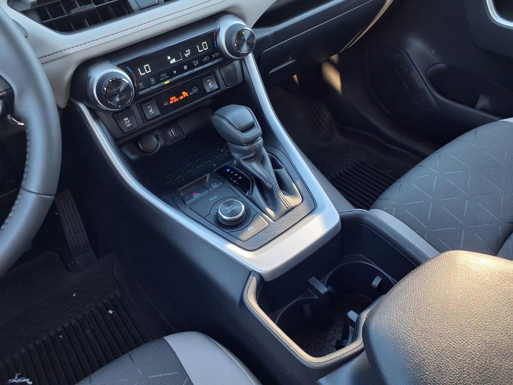 Used 2025 Toyota RAV4 XLE w/ Convenience Package image 17