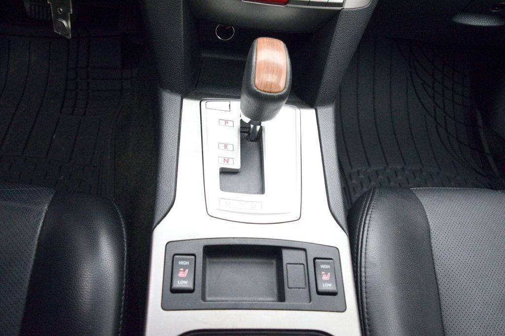 Used 2013 Subaru Outback 2.5i Limited w/ Moonroof Pkg AWD/4WD image 25