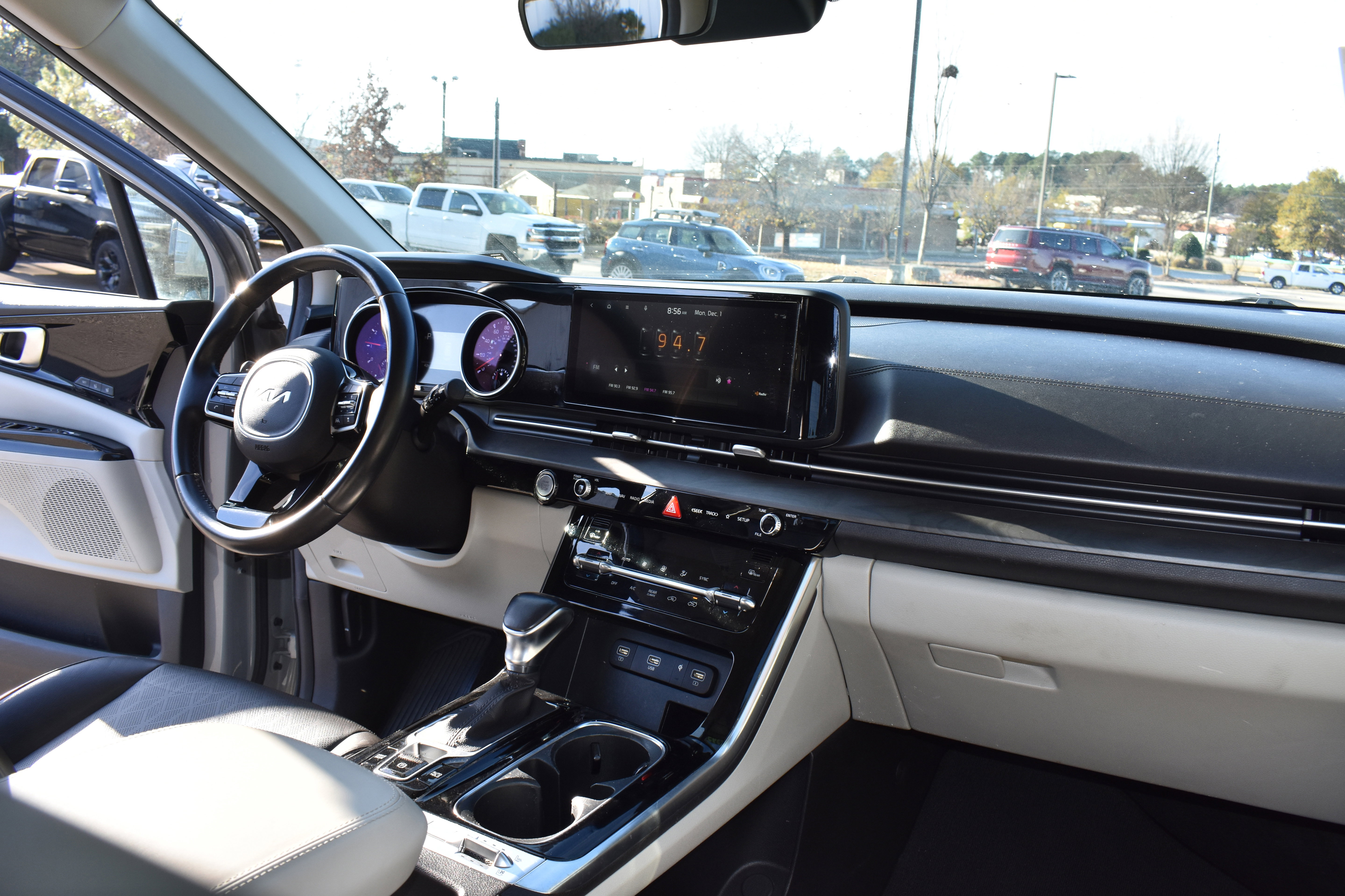 Used 2022 Kia Carnival SX image 34