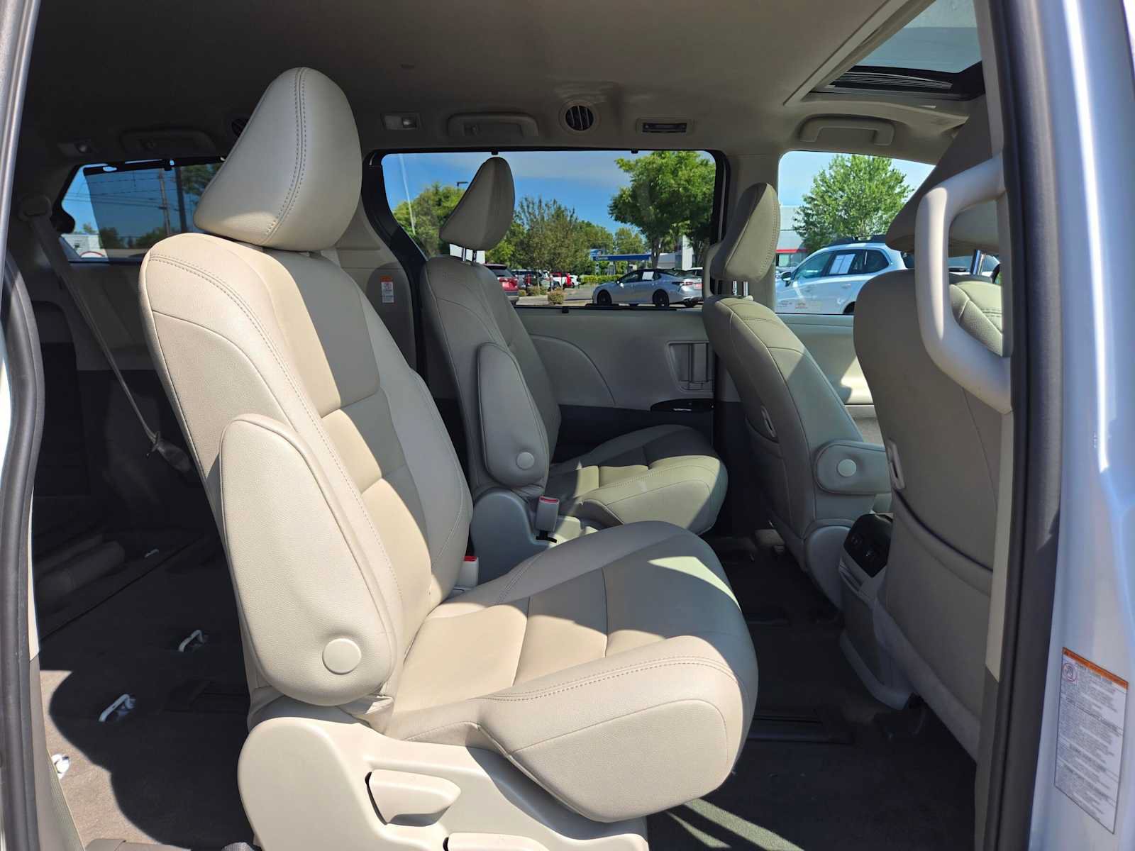 Certified 2020 Toyota Sienna XLE w/ XLE Navigation Package AWD/4WD image 15