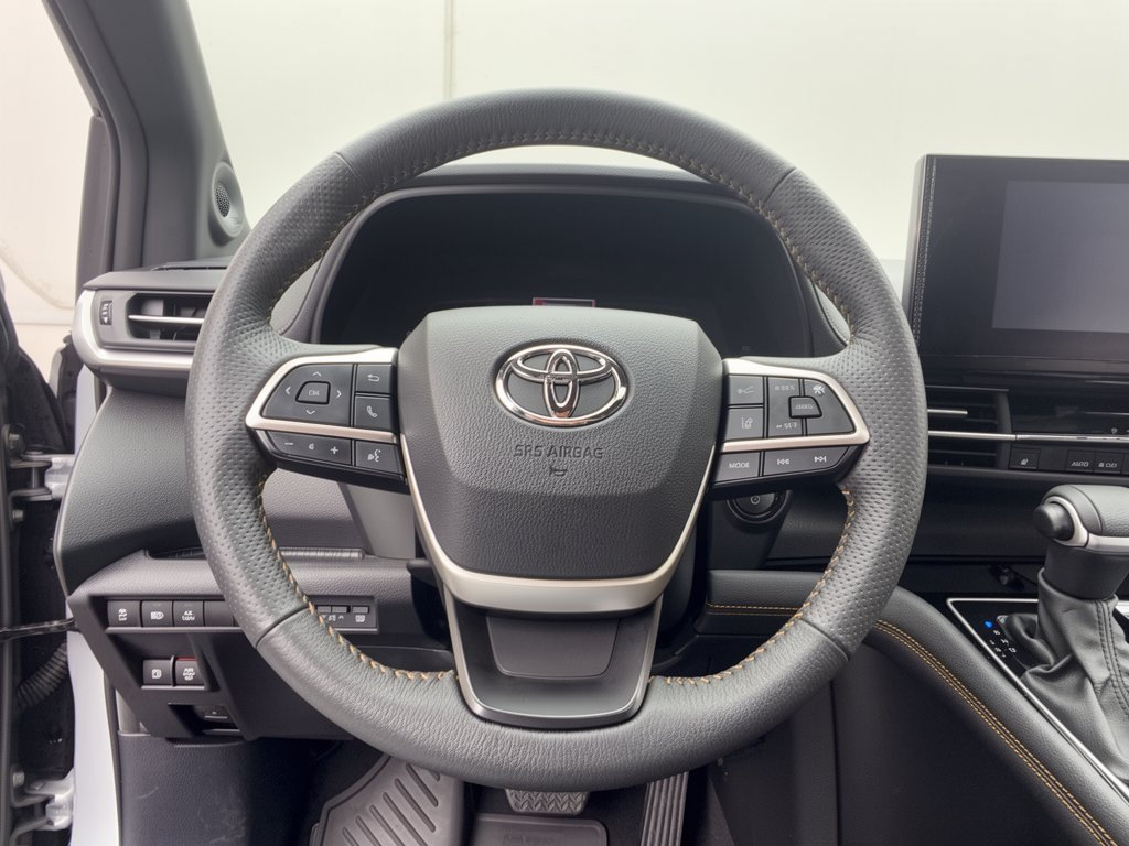 Used 2025 Toyota Sienna XLE Woodland Edition AWD/4WD image 10