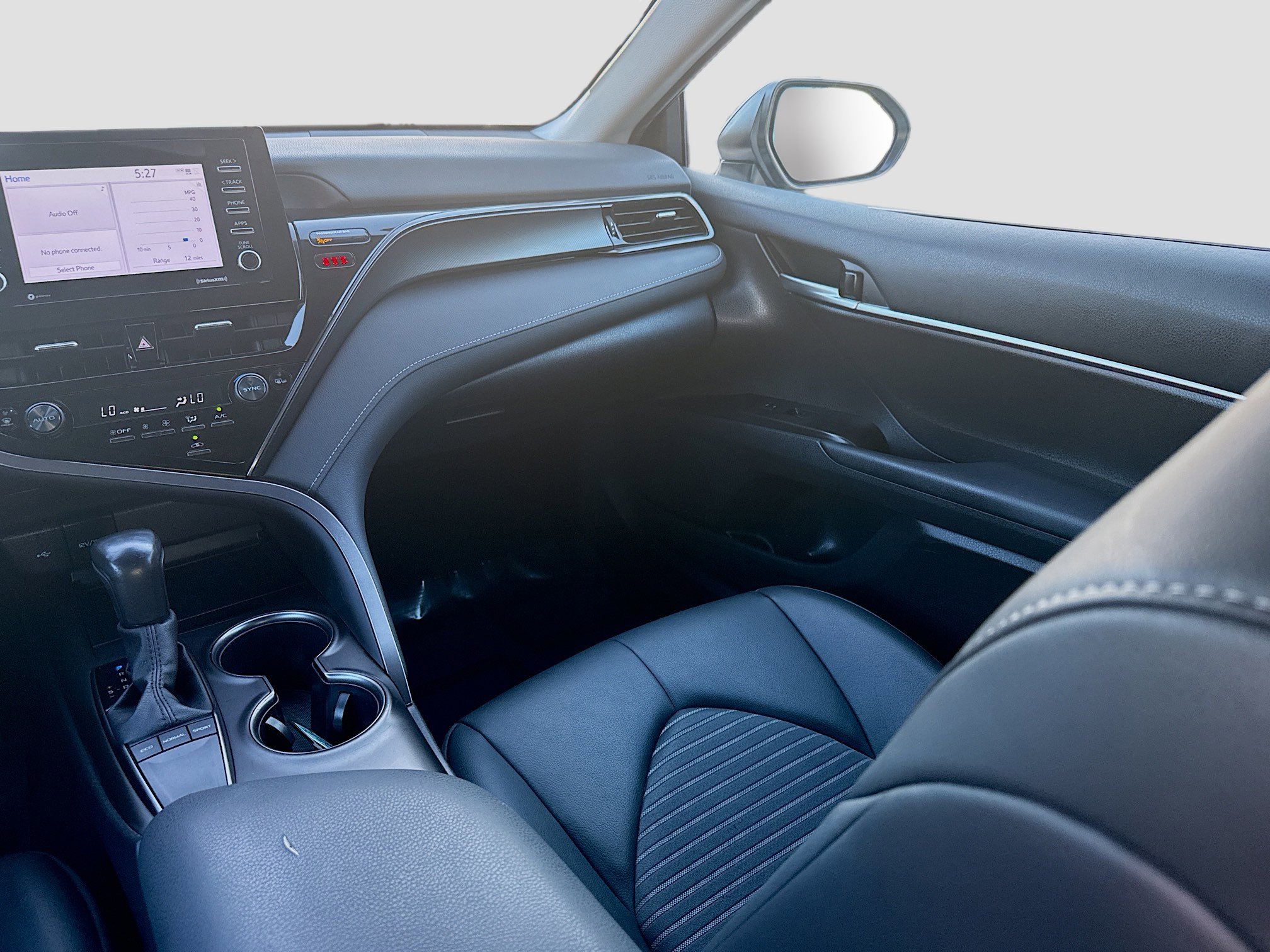 Used 2024 Toyota Camry SE w/ Convenience Package image 21