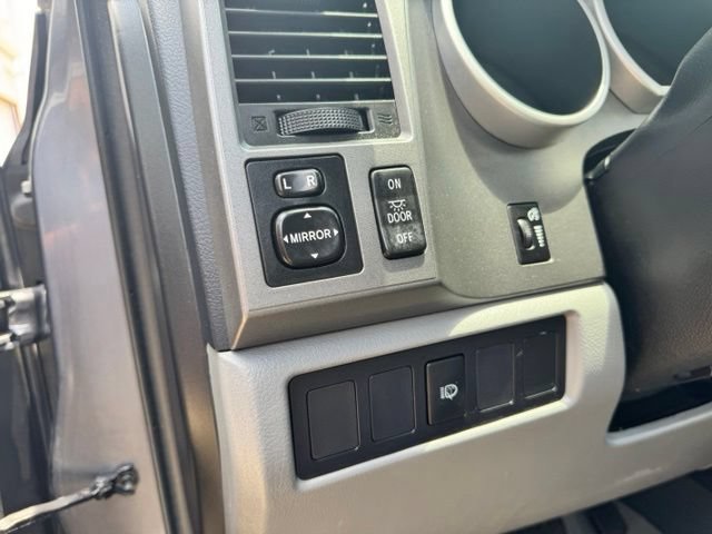 Used 2017 Toyota Sequoia SR5 w/ Premium Package RWD image 22