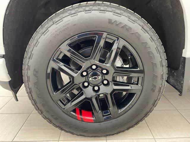 Certified 2022 Chevrolet Silverado 1500 RST w/ Redline Edition AWD/4WD image 7