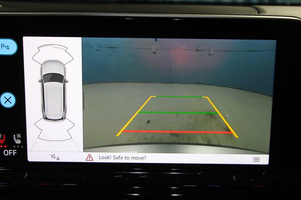 Used 2025 Volkswagen Atlas SE image 16