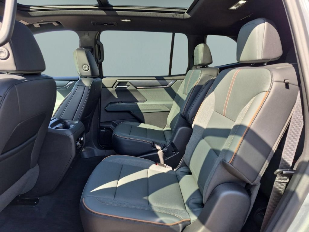 New 2026 GMC Acadia AT4 w/ Luxury Package AWD/4WD image 25
