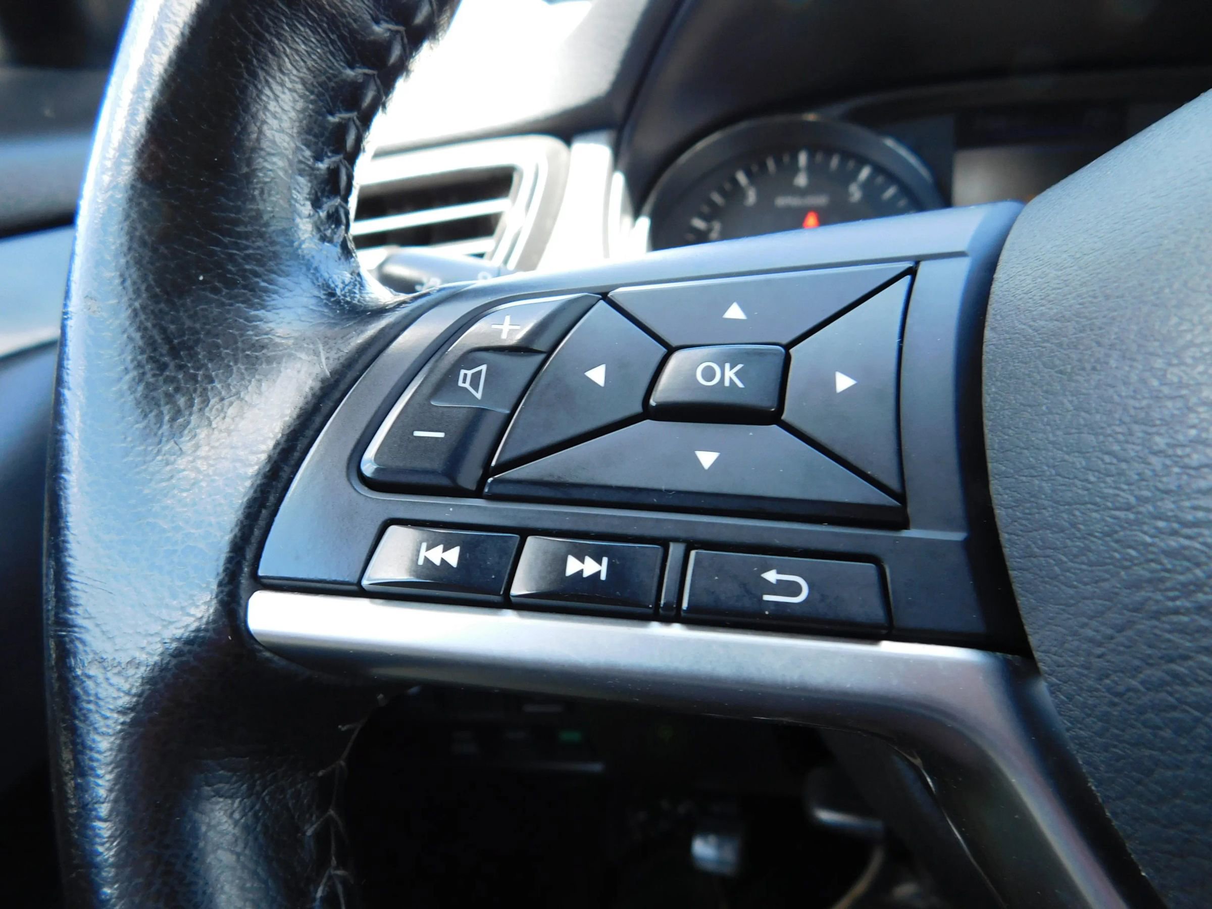 Used 2020 Nissan Rogue S w/ Special Edition Package AWD/4WD image 17