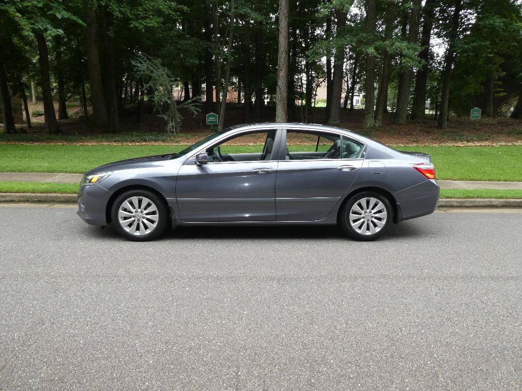 Used 2013 Honda Accord EX image 1