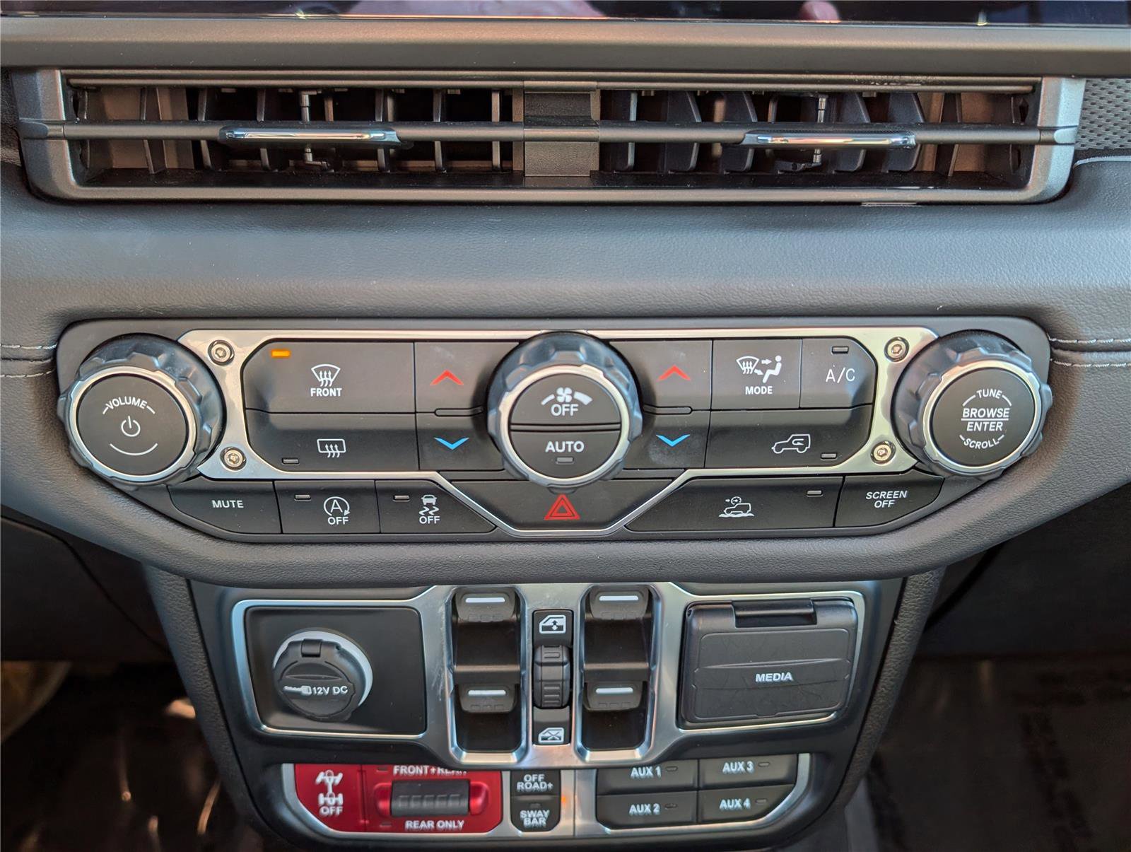 Used 2024 Jeep Wrangler Unlimited Rubicon image 27