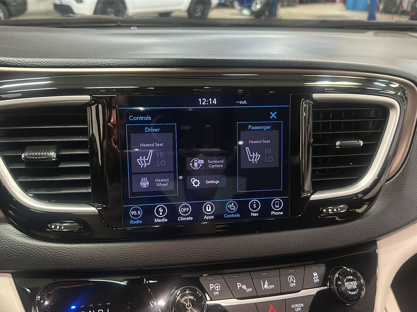 Used 2019 Chrysler Pacifica Touring Plus w/ Advanced Safetytec Group FWD image 21