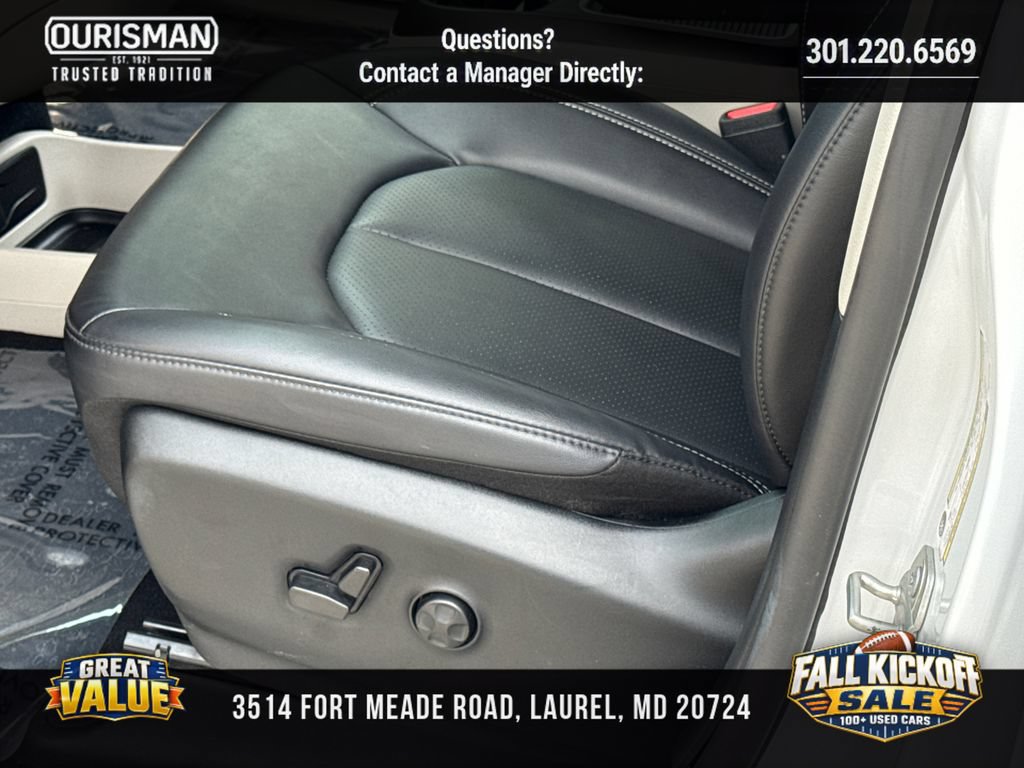 Used 2024 Chrysler Pacifica Touring-L FWD image 7