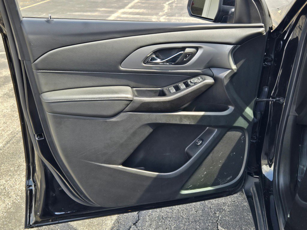 Used 2023 Chevrolet Traverse LT image 22
