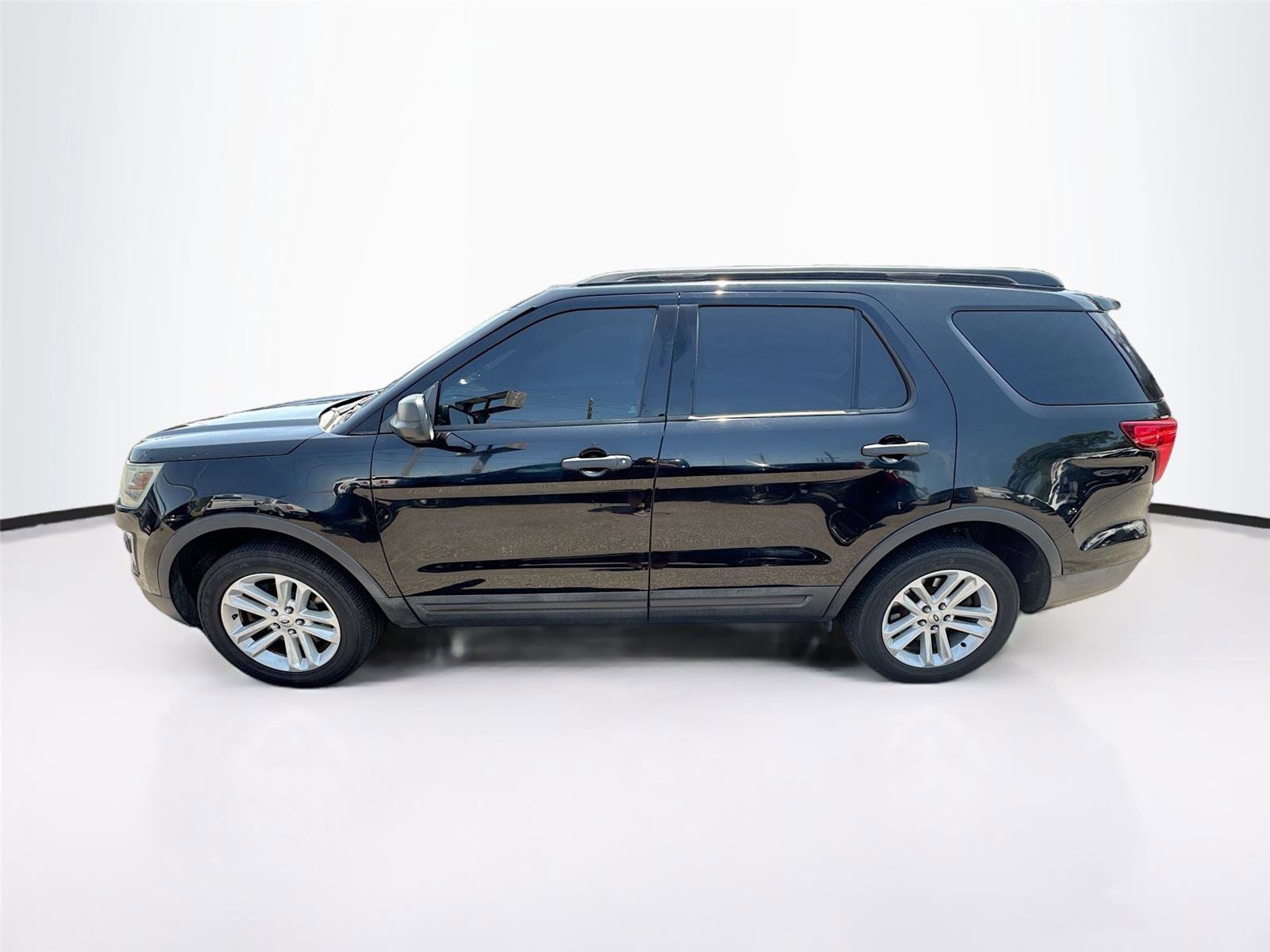 Used 2016 Ford Explorer 4WD image 2