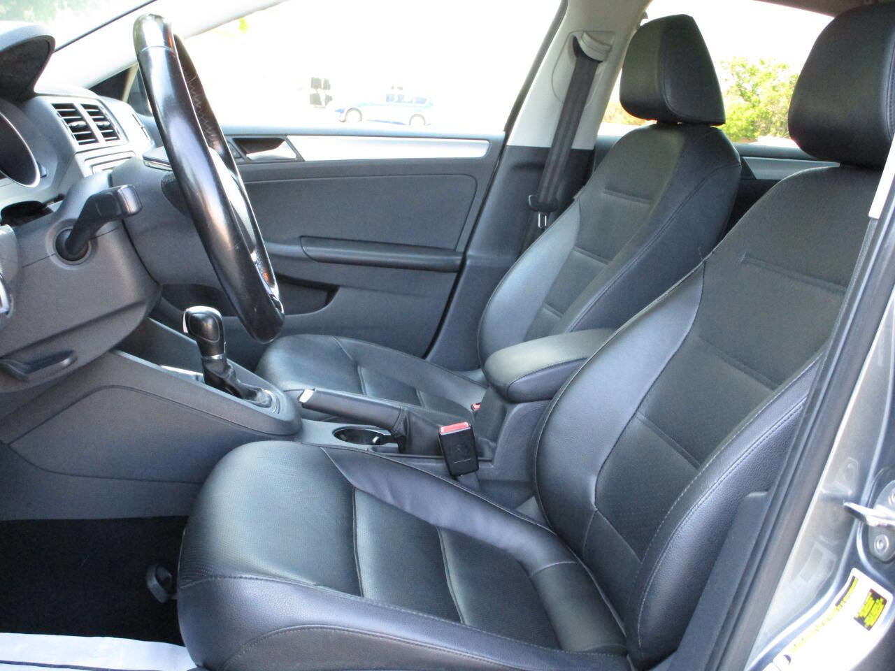 Used 2017 Volkswagen Jetta SE FWD image 8