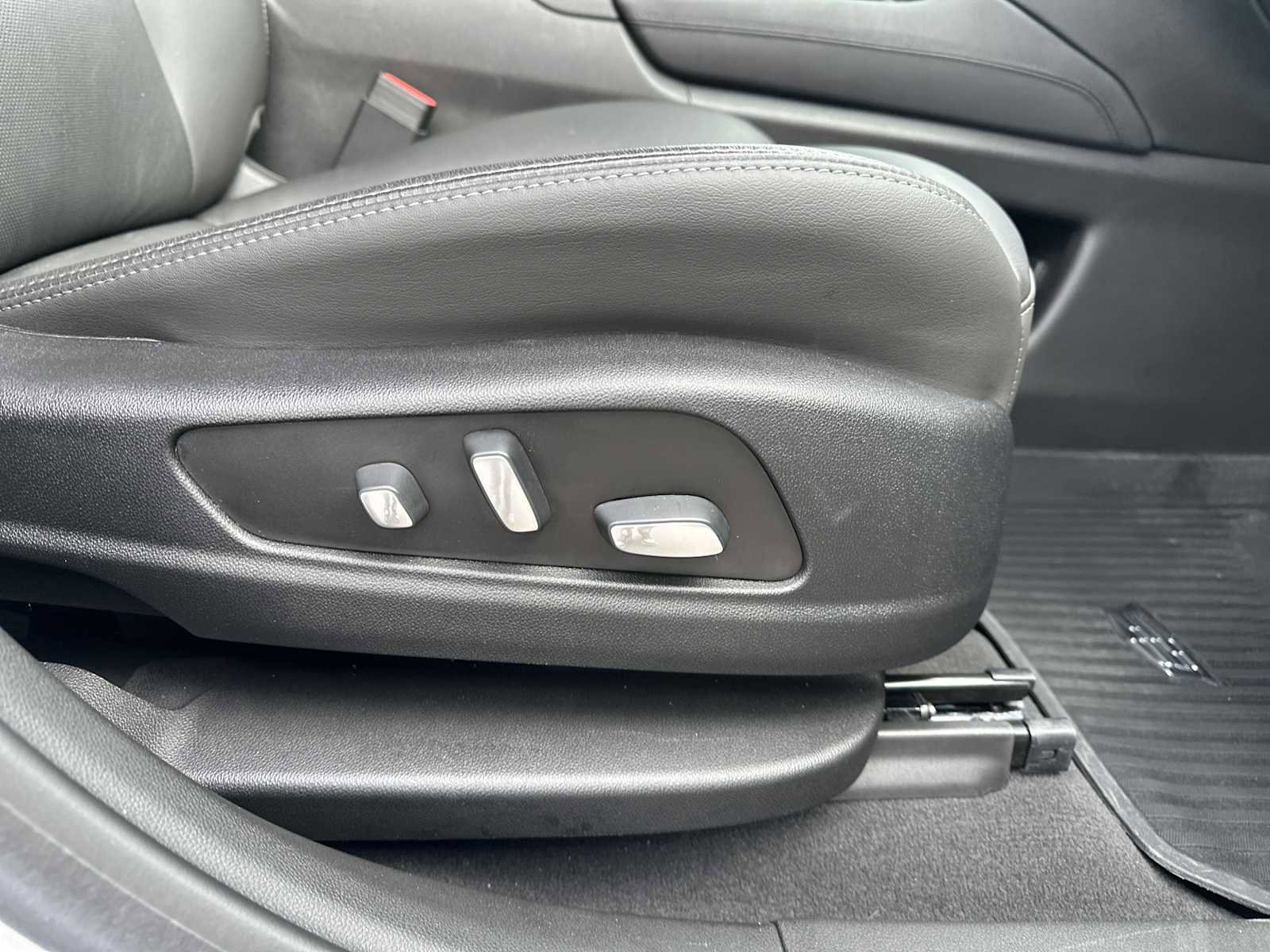 Used 2020 Cadillac XT6 Premium Luxury image 30