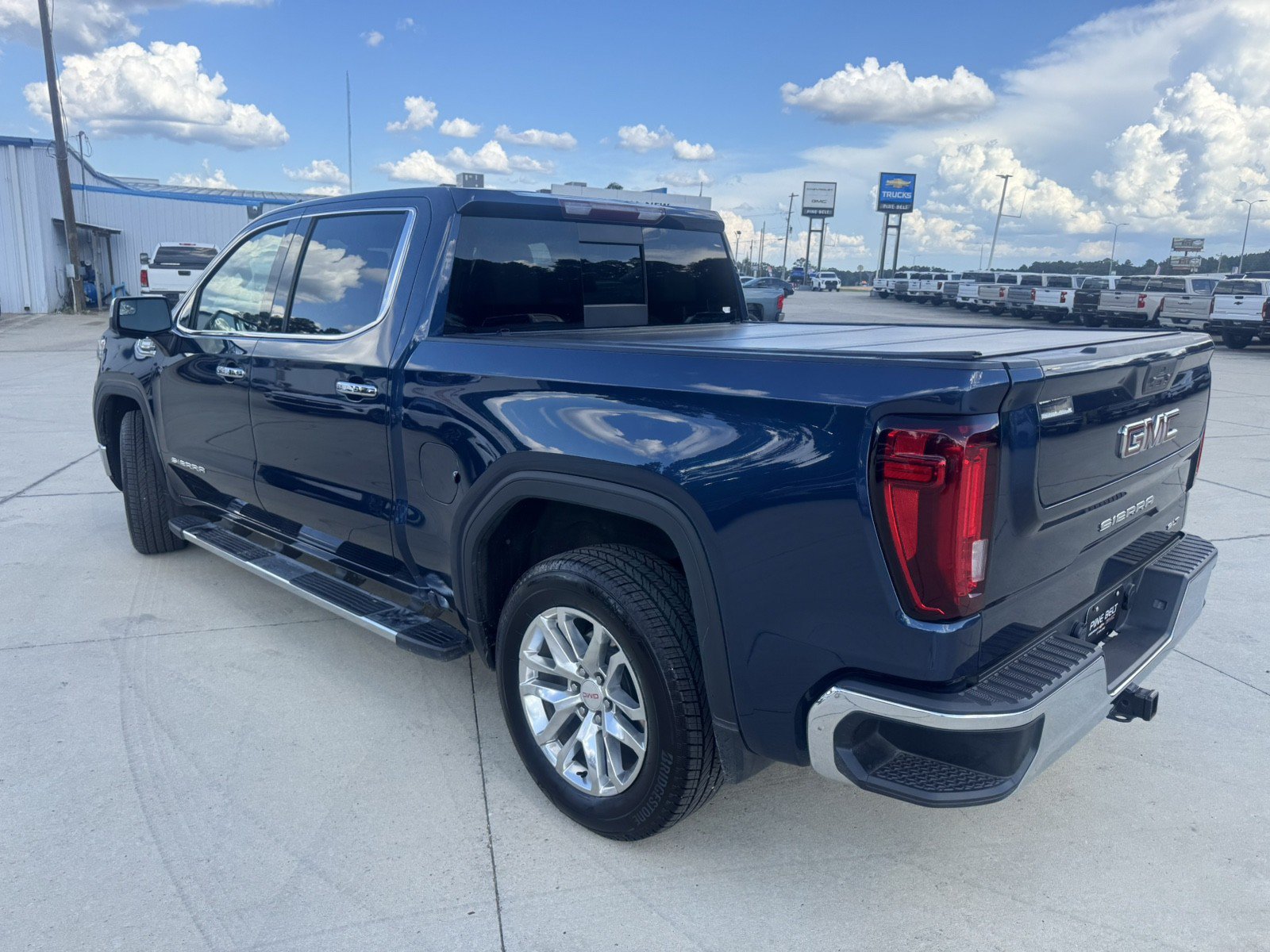 Used 2021 GMC Sierra 1500 SLT w/ SLT Premium Package RWD image 8