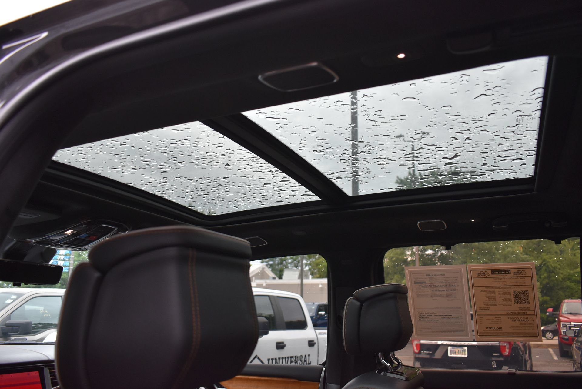 Used 2022 Jeep Grand Wagoneer Series III AWD/4WD image 18