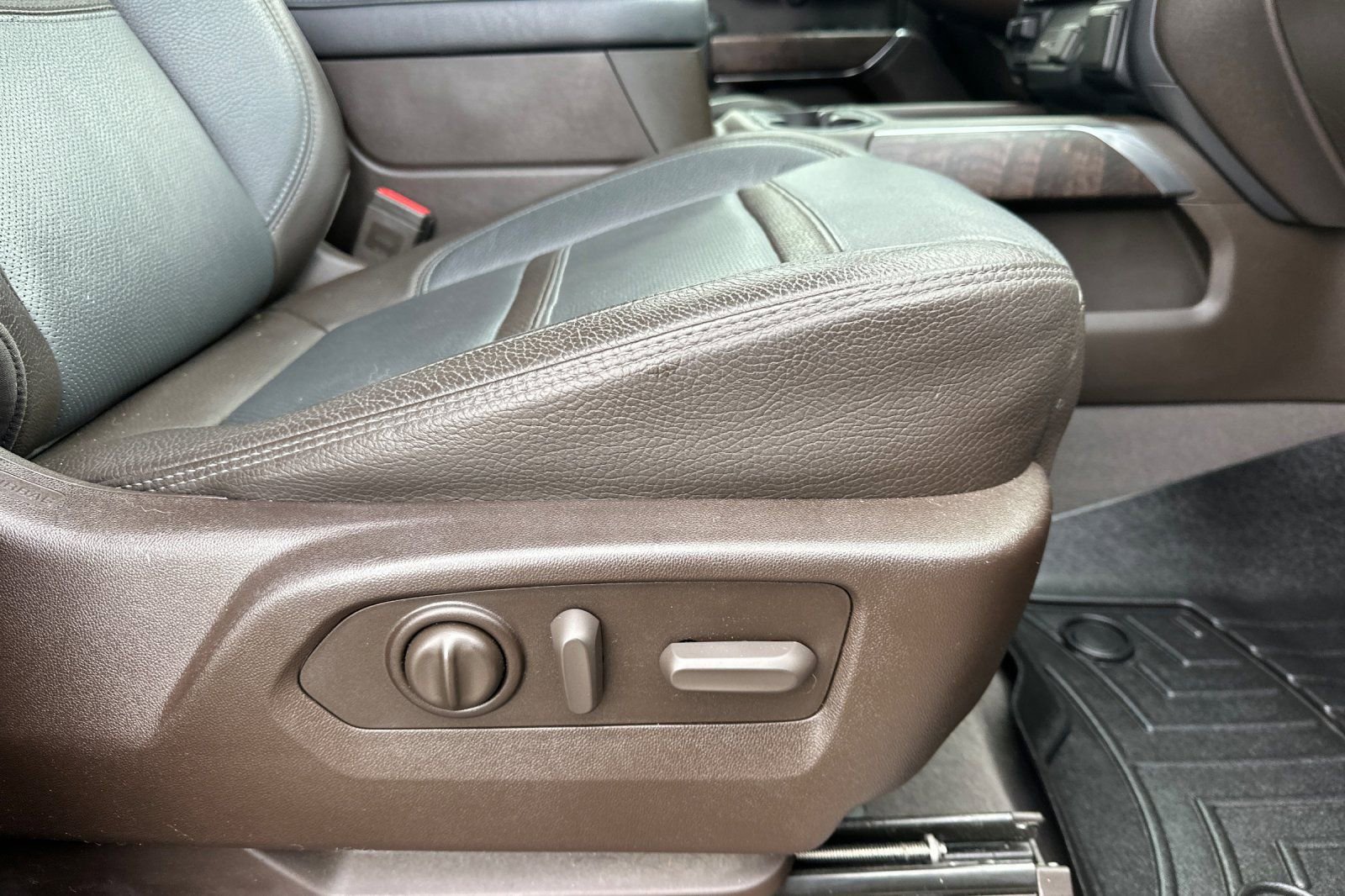 Used 2019 GMC Sierra 1500 Denali w/ Denali Ultimate Package AWD/4WD image 22