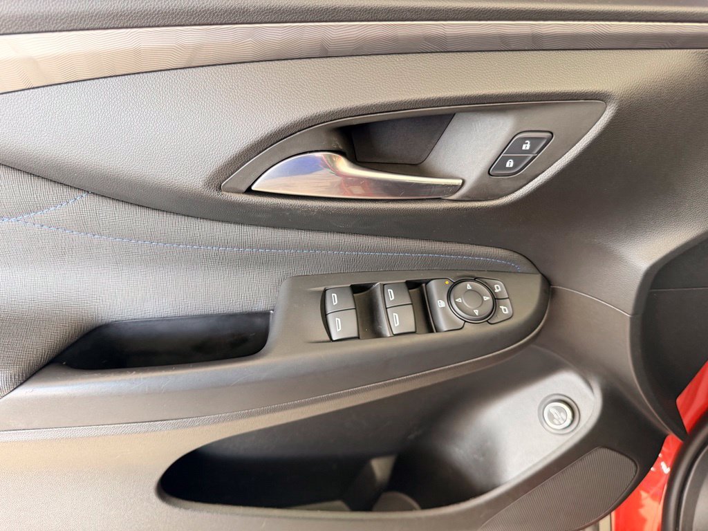 Used 2024 Buick Envista Sport Touring w/ Convenience I Package FWD image 11