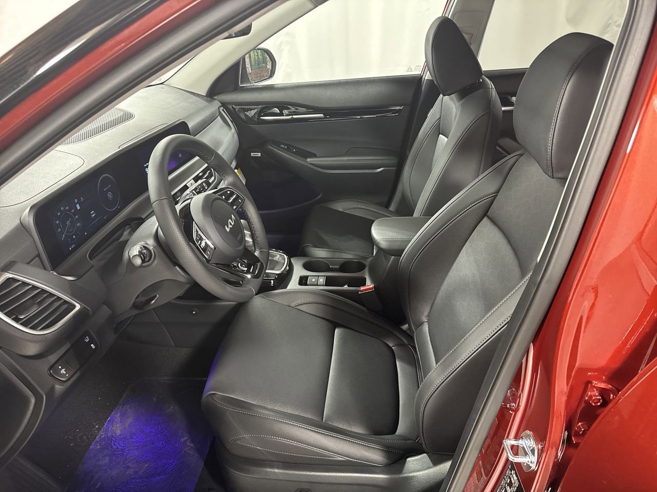 Certified 2025 Kia Seltos SX w/ SX Sunroof Package image 4