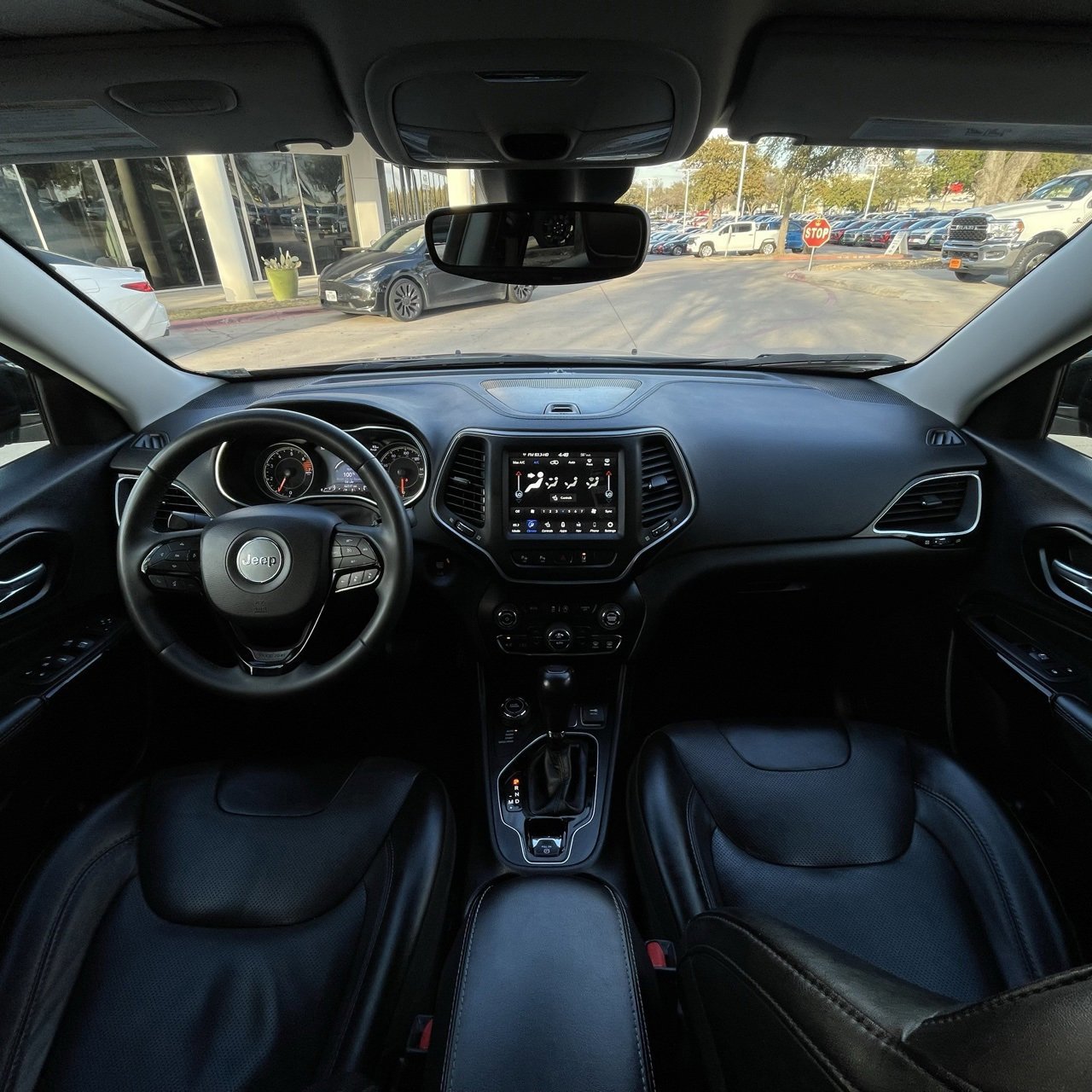 Used 2023 Jeep Cherokee Altitude Lux image 9