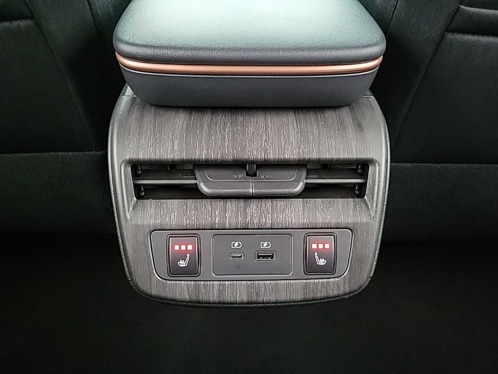 Used 2024 Nissan Ariya AWD image 17