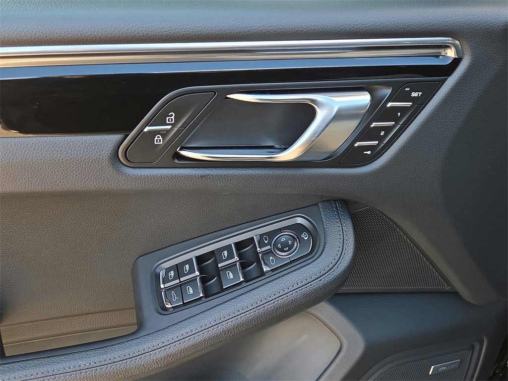 Used 2025 Porsche Macan image 7