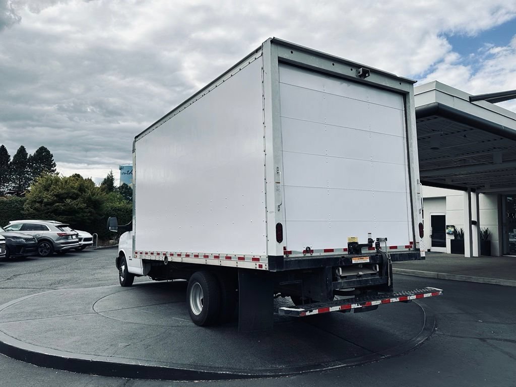 Used 2021 Chevrolet Express 4500 Extended w/ Power Convenience Package RWD image 4