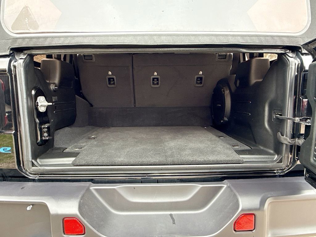 Used 2023 Jeep Wrangler Unlimited Sahara w/ Cold Weather Group image 30