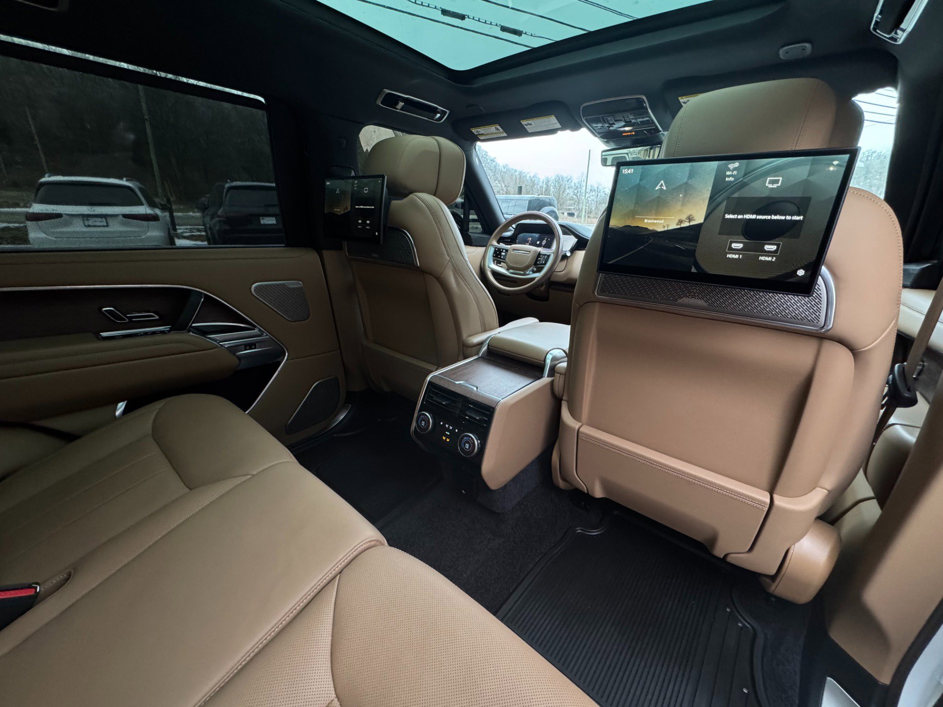 Used 2024 Land Rover Range Rover Long Wheelbase Autobiography image 34