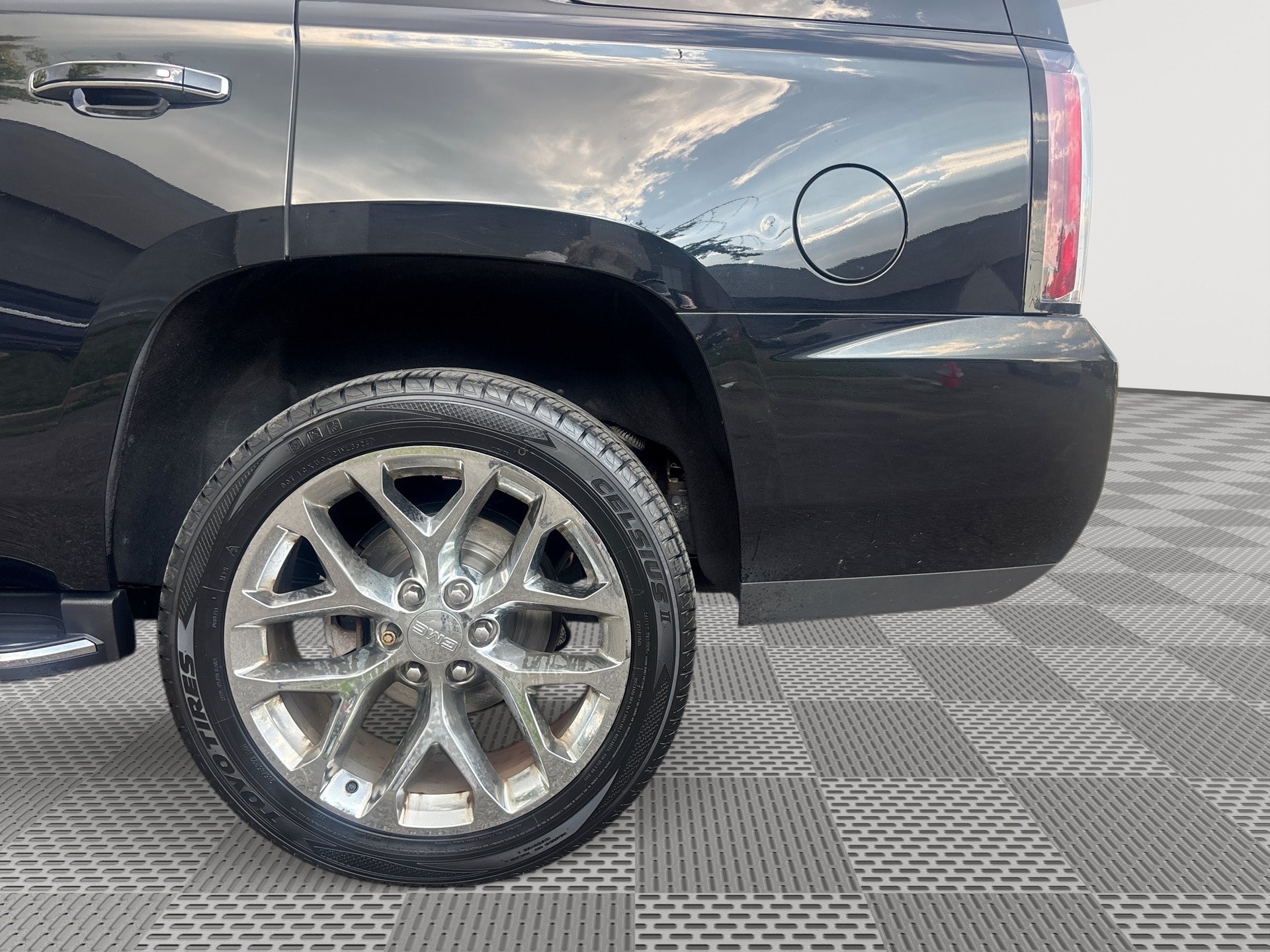 Used 2019 GMC Yukon Denali w/ Open Road Package AWD/4WD image 29